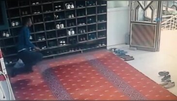Seri hırsız son işinde cemaate yakalandı