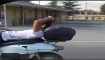 Motosikleti böyle kullandı