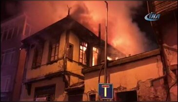 Bursa'da boş bina küle döndü!
