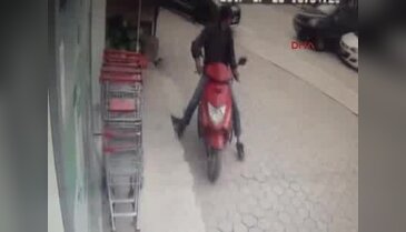 Bursa'da cip markete daldı!
