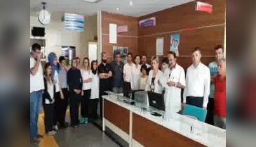 Devlet hastanesinde istifa ettiren rezalet! Doktoru saçından sürüklediler