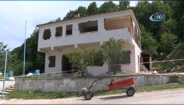 Bursa'da 28 yıl süren dava sonunda köy konağı yıkıldı