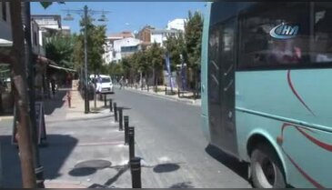 Park yasağına uymayan sürücülere kızıp yolu kesti