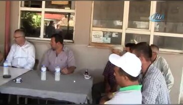 Bursa Karacabey Belediye Başkanı Özkan, dolunun vurduğu ovada inceleme yaptı