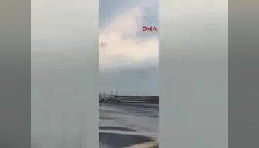 Doludan uçağın kokpit camları çatladı