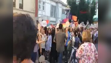 "Kıyafetime karışma" eylemi