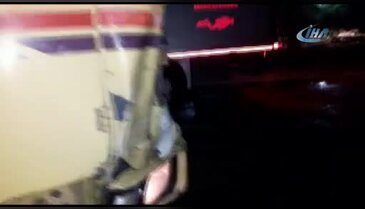 Kamyon ile pikap çarpıştı: 1 ağır, 4 yaralı
