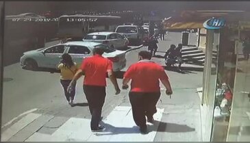 Bursa'da motosikletli çift ölümden döndü!