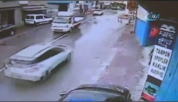Bursa'da, çalıntı kaydı bulunan araçla kaza yaptılar