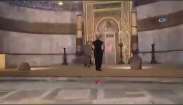 Protesto için Ayasofya'nın içinde aniden namaza durdular