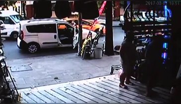 Aile boyu hırsızlık güvenlik kamerasında