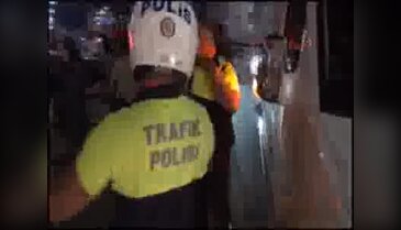 Yolda evlilik teklifine kötü sürpriz: Polis izin vermedi