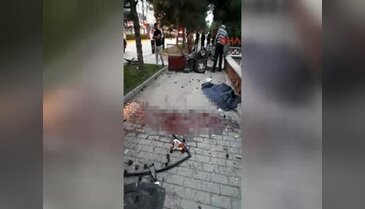 İkiye bölünen araçta feci şekilde can verdiler