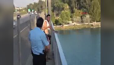 İntihar girişimini çay içerek izlediler