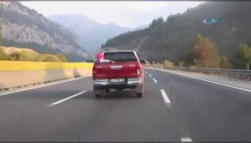 Otoyoldaki tehlikeli yolculuk kamerada