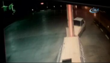 Bursa'da otomobil petrol istasyonuna daldı: 4 yaralı