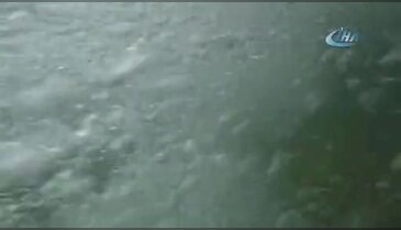 Bursa'da 40 derece sıcaktan kaçıp kendilerini şelaleye attılar