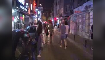 Restoranda otururken kafalarına duvar parçası düştü