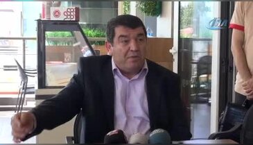 Basın toplantısına paralarla geldi! "Ben züğürt ağa değilim"