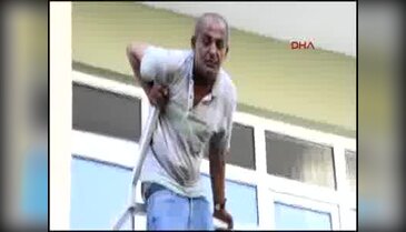 Üçüncü kattaki evinin balkonundan atladı