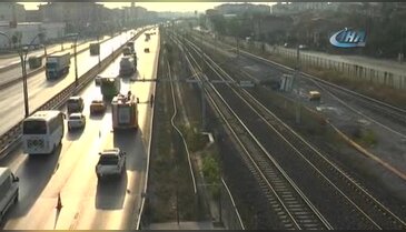 Sondaj makinesi hızlı tren yoluna devrildi