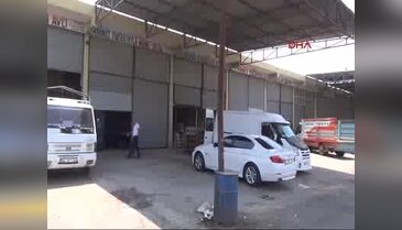 Uyuduğu sırada üzerinden kamyonet geçti!
