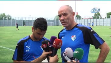Bursaspor'un Teknik Direktörü Le Guen: "Hala oyuncu bekliyorum"