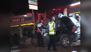 Önce minibüse sonra vince çarptı! Feci şekilde can verdiler