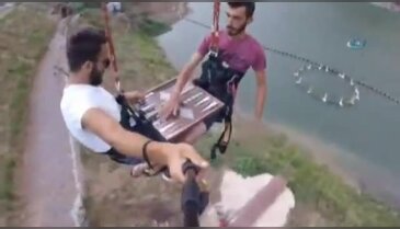 Havada tavla oynadılar