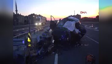 Bariyere çarpan otomobildeki anne ve kızı öldü