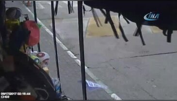 Bursa'da güpegündüz kırtasiyeden hırsızlık!