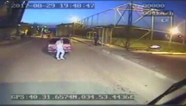Otobüste bıçaklı kavga kamerada