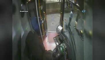 Bisikletliyle otobüs şoförü birbirine girdi
