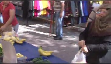 Tüm pazarı satın aldı, her şeyi bedava dağıttı