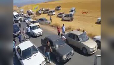 Yol kapattılar, köylülerle sürücüler birbirine girdi