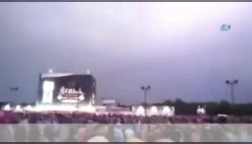 Festivale yıldırım düştü: 15 yaralı