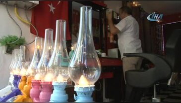 Bursa'da gaz lambası altında nostaljik tıraş