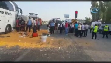 Yolcu otobüsü TIR'a çarptı: Ölü ve yaralılar var