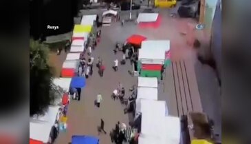 Duvar pazardakilerin üzerine yıkıldı