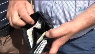 Bursa'da parkta bulduğu para dolu cüzdanı sahibine teslim etti