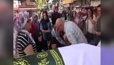 Halay çekerken ölen sağlıkçı Bursa'da son yolculuğuna uğurlandı