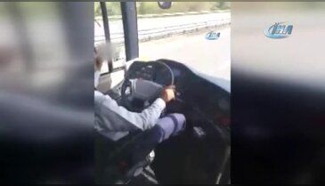 Direksiyon başında pes dedirten rahatlık! Önce sigara sonra selfie...