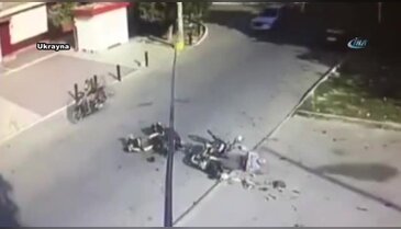 Motosikletler kafa kafaya çarpıştı!