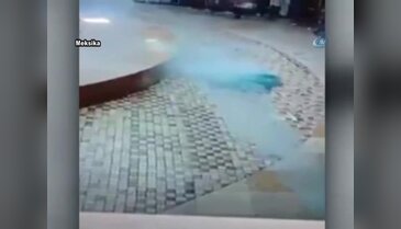 Camın altında kalmaktan saniyelerle kurtuldular
