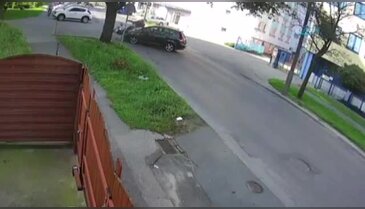 Motosikletli metrelerce uçtu