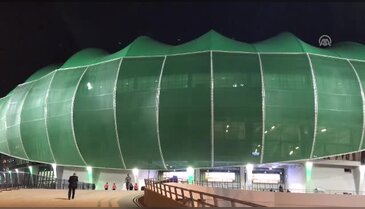 Bursa'da düğünden çıkıp maça gittiler