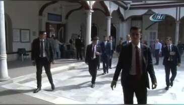 Bakan Gül, Bursa Ulucami ve Emirsultan türbesini ziyaret etti