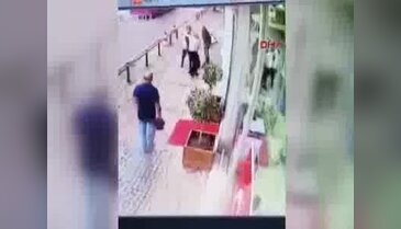 İstanbul'da dehşet anları: Kavga ettiği kişiyi böyle bıçakladı