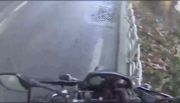 İstanbul'da ilginç motosiklet kazası!
