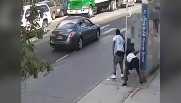 Öldüresiye dövdükleri genci gasp ettiler